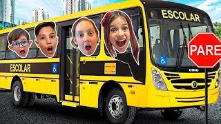 Jéssica e Maria Clara ensinam as Regras do ônibus escolar com amigos Jessica teach School bus rules