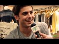 Zac Efron canta "Ai Se Eu Te Pego"