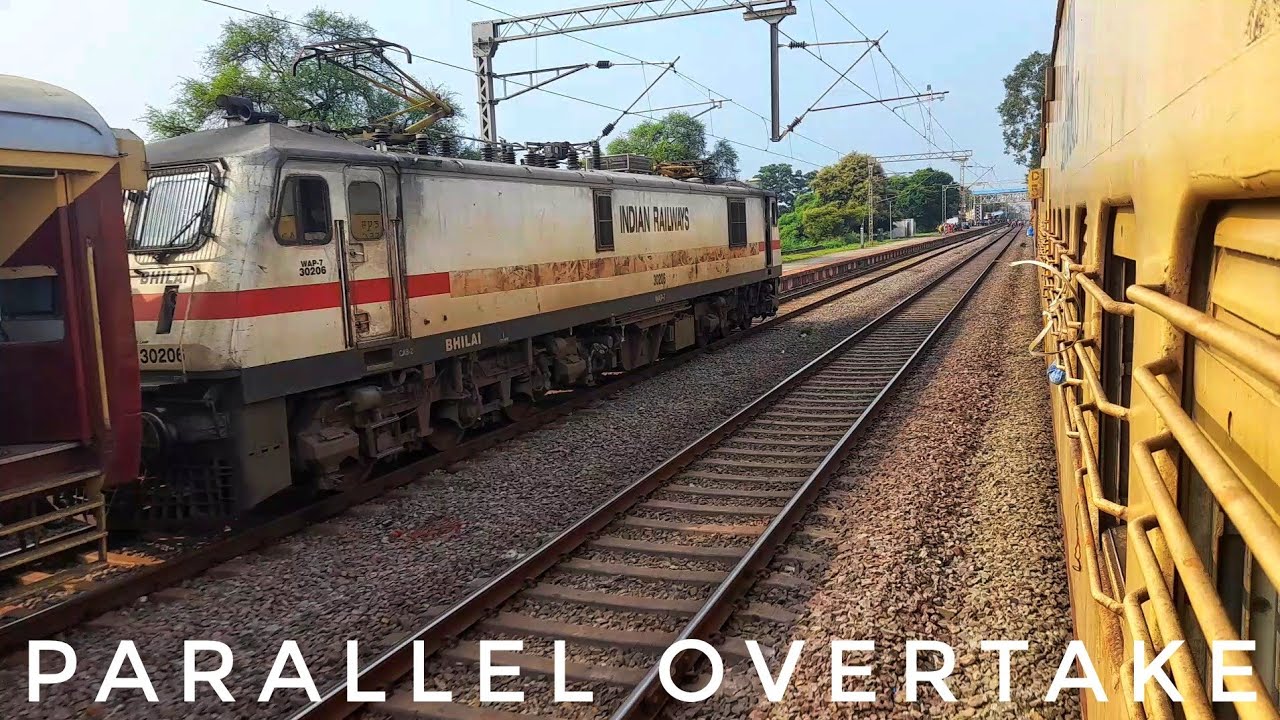 parallel-race-18242-ambikapur-durg-express-overtaking-bilaspur-raipur