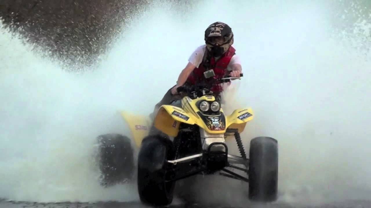 ATV Skimming Water!! 400EX 4x4 600EX Water Skipping! Drifting on Water