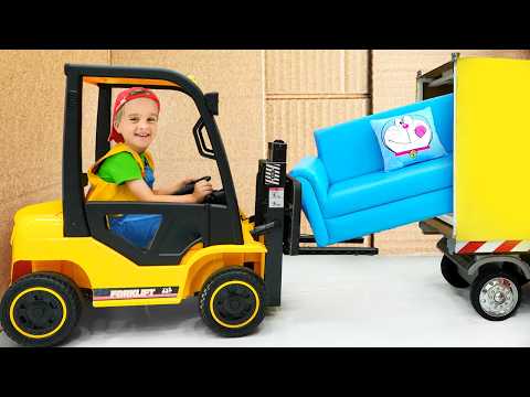 क्रिस टॉय ट्रक पर सवारी करता है और डिलीवरी सर्विस का खेल खेलता है - बच्चों के लिए मज़ेदार कहानियाँ