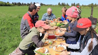 В деревне весна, это значит пора сажать картофель всем вместе  и  на природе готовить вкусный  плов)