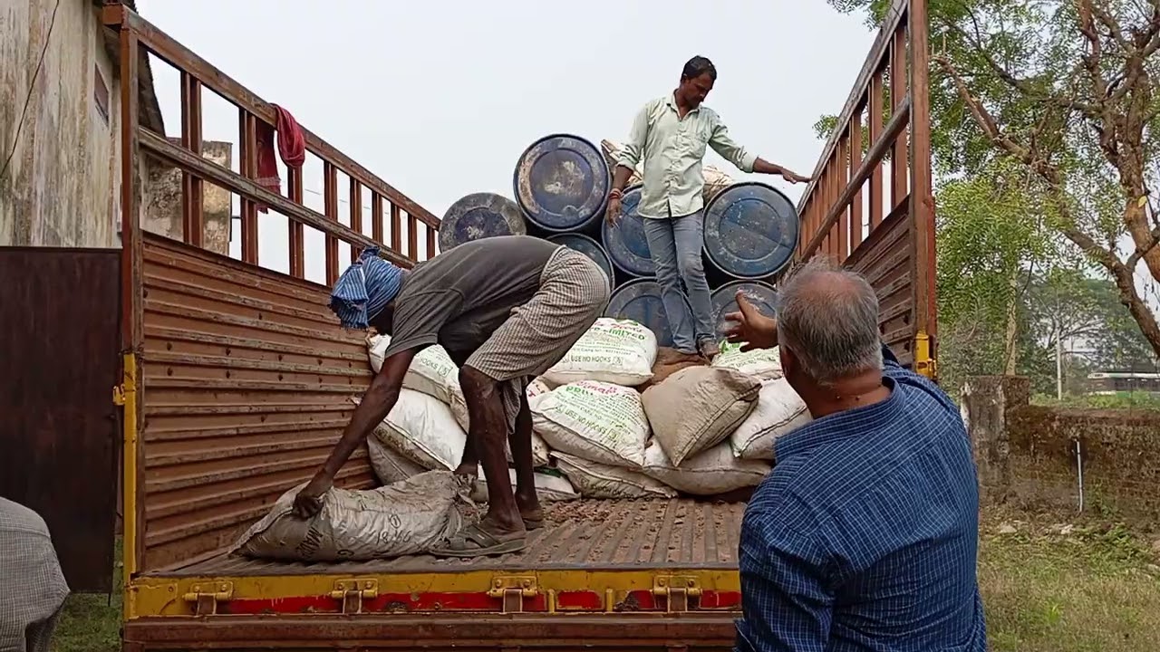 Loading drums and bags - 8 February 2025
