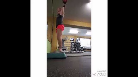 How to do reverse lunge off low step