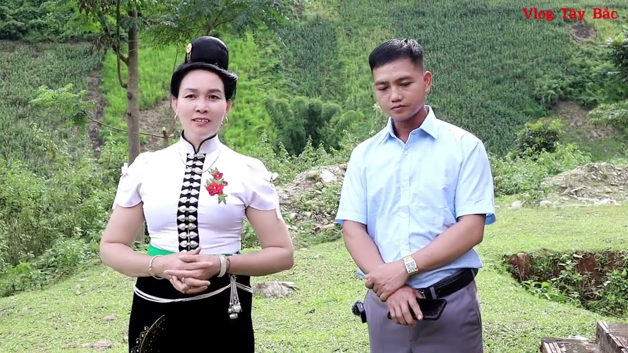 HOÀNG NHUNG LẦN ĐẦU ĐỨNG CẠNH XUÂN QUÝ CẢM THẤY RUN SỢ TOÁT MỒ HÔI HỘT