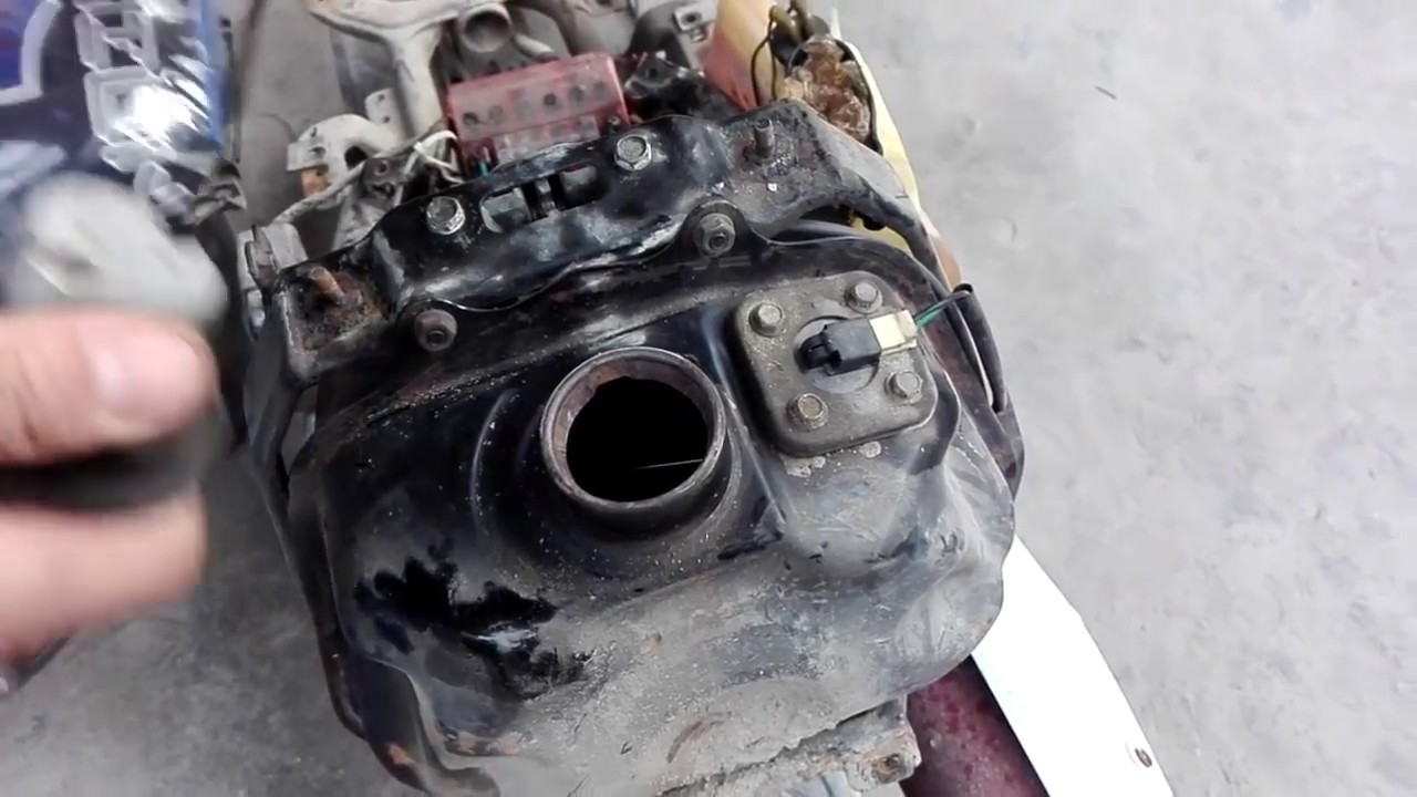 فك و اصلاح طوافة البنزين للدراجه الناريه