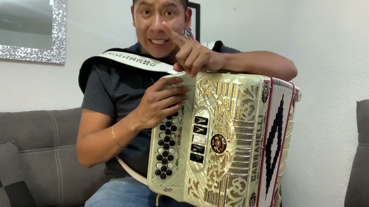 Adorno de cadetes de linares (acordeón de sol)