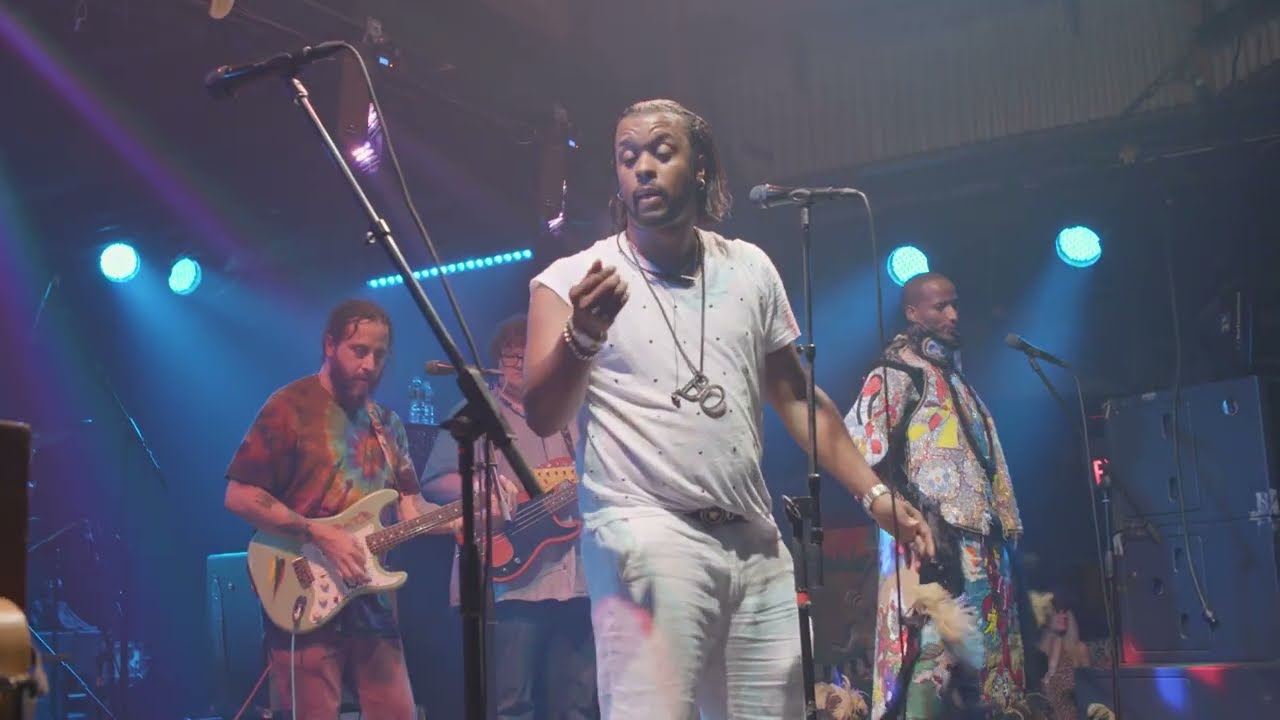 Guarda Bo Dollis Jr. and the Wild Magnolias LIVE FROM TIPITINAS II with Award Winning Producer Martin Shore su YouTube Guarda Bo Dollis Jr. and the Wild Magnolias LIVE FROM TIPITINAS II with Award Winning Producer Martin Shore su YouTube