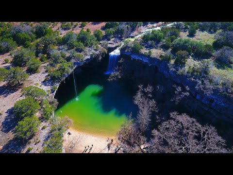 Videó: Hogyan Kell Meglátogatni A Hamilton Pool Preserve úszási Lyukat Austin Közelében, Texas