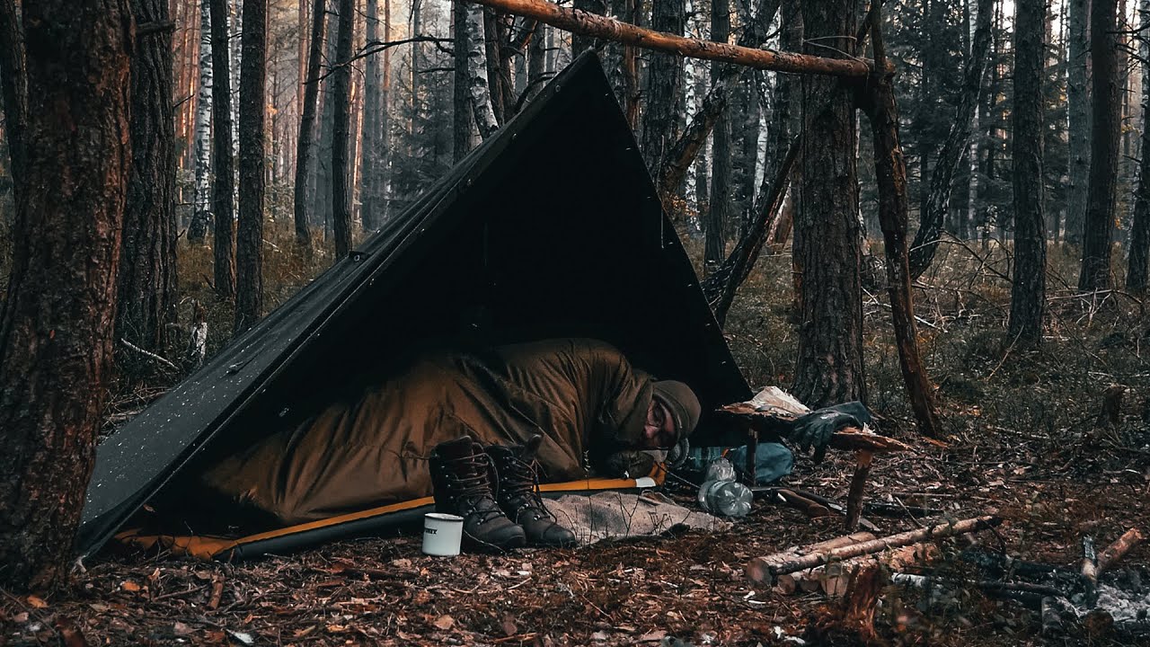 Wrześniowy biwak pod pałatką. Leśna kuchnia- Grillowany stek z żeliwa.