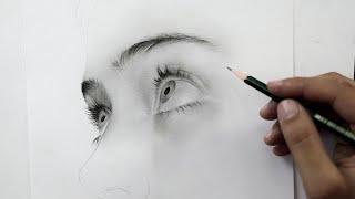 رسم العين الثانية وتظليلها بشكل واقعي| الرسم الفحم ورصاص معاً | رسم عين للمبتدئين بسهولة screenshot 1