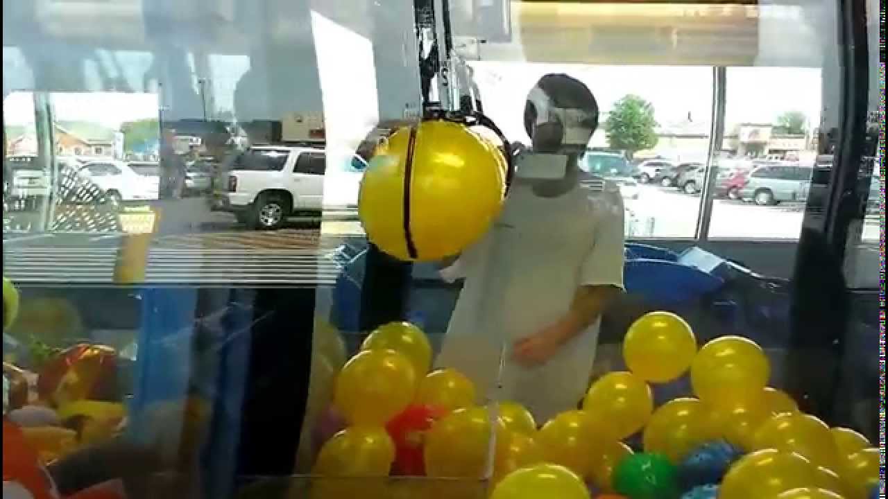 PINNACLE CLAW MACHINE@WALMART GOIN FOR MORE SPIKE BALLS - YouTube