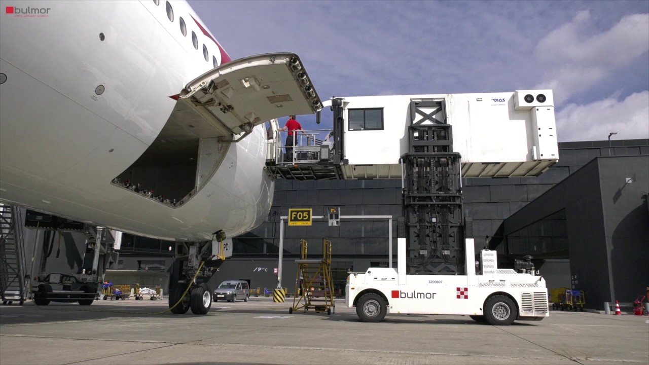 Ambulift SideBull per l'imbarco di passeggeri a mobilità ridotta (PRM)