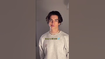 Hair tutorial for a wavy middle part 🤩 #hairstyletutorial #hairstylemen