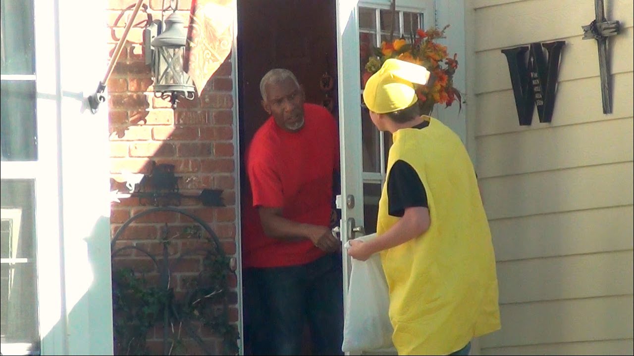 TRICK OR TREATING BEFORE HALLOWEEN!! - YouTube
