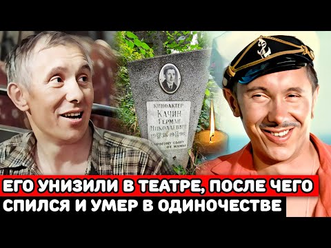 В театре его