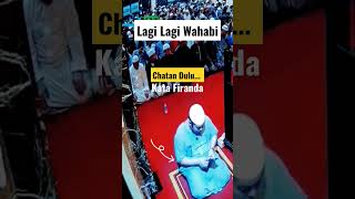 Wahabi Firanda Andirja Imam Sholat Lagi Buka HP screenshot 3