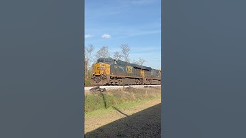 CSX ES40DC 5290 leads CSX M646-12 with a foul NF K5HL 2PC on 02/12/2025 #Shorts