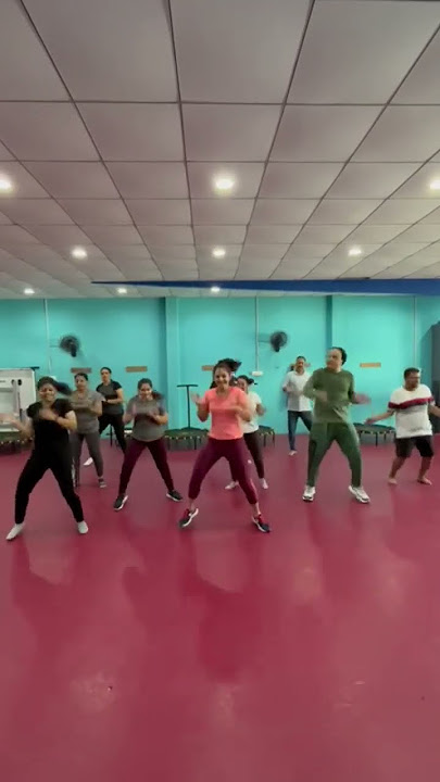 Left right left right!!!#fun #dance #fitness #fun #funny #dancefitness #funworkout #fitness