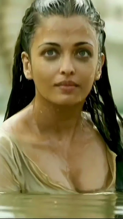 Aishwarya Rai hot boobs show