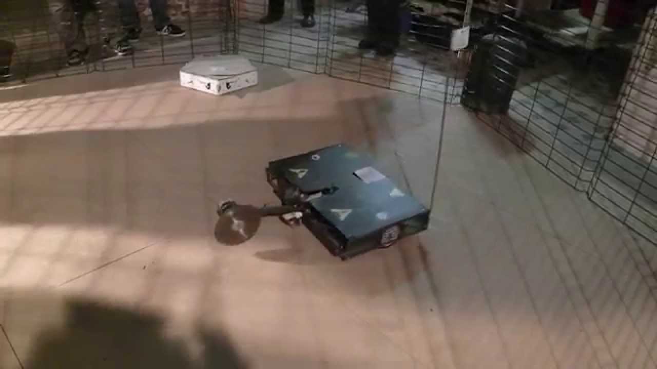 Maker fight 0 @ Technistub : Sweetie bot vs unnamed robot