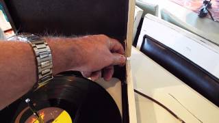 VM 1280 HiFi record player playing a 33.3 RPM record.