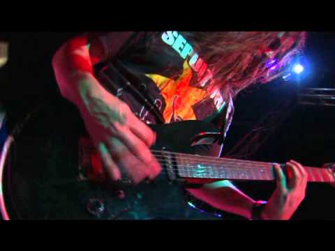 ZEUS Violento Metrobus Video Clip Rock Cubano 04 00min