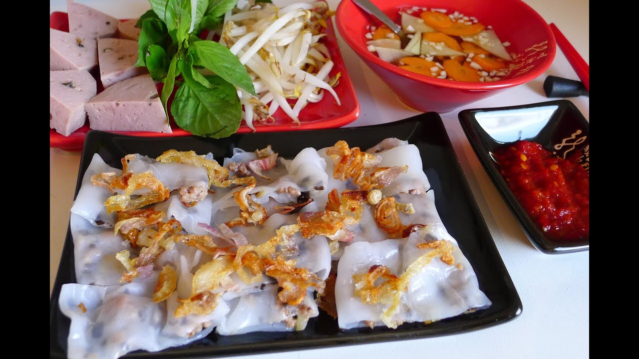 Vietnamese steamed rice rolls - Banh cuon   Helen