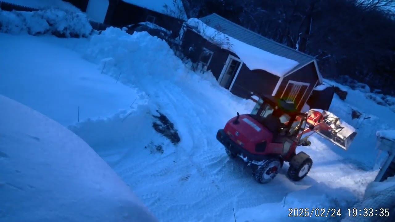 2/24/26 Kubota plow guy clearing driveway!!!