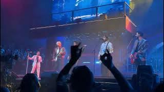 5SOS Performing She Looks So Perfect with the Jonas Brothers