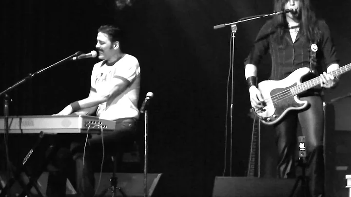 Almost Queen (Queen tribute band), Live in NY 2013