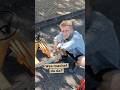 Die Gaspedal-Reparatur.