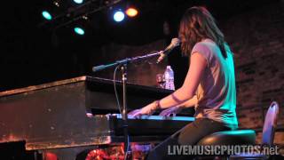 Roxi Copland - "Bubbly" (Colbie Caillat cover) at People's, Dec. 8, 2010