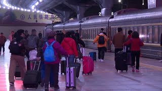 Из Пекина отправился первый в этом году туристический поезд в Лаос