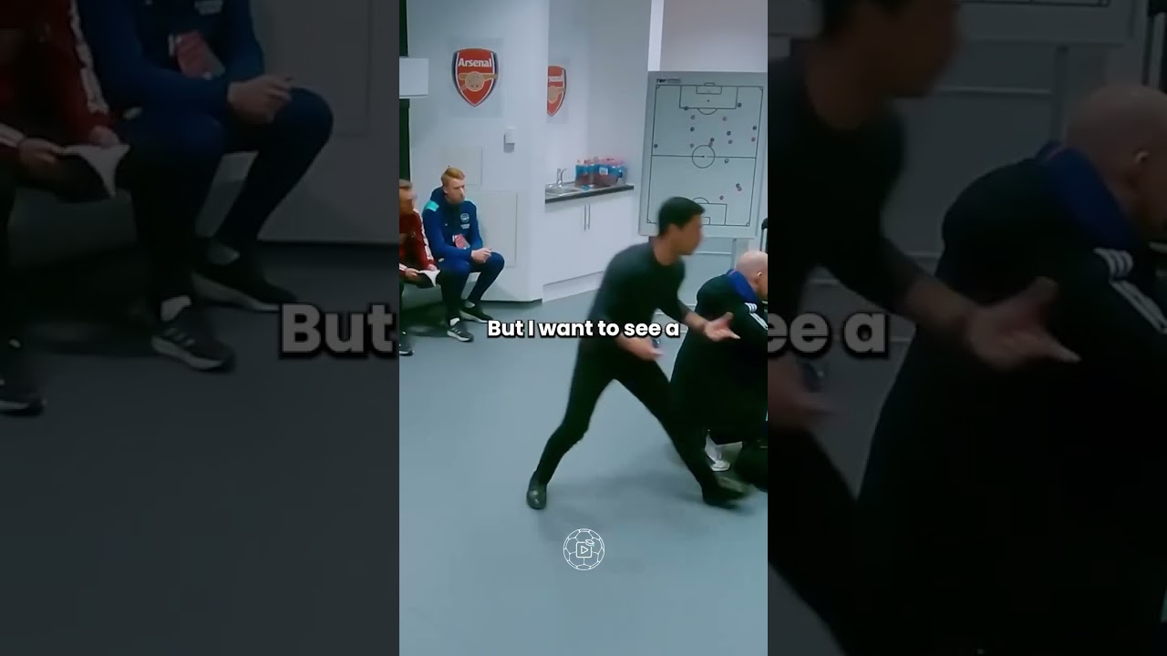 Arteta shouting to his players in the dressing room 