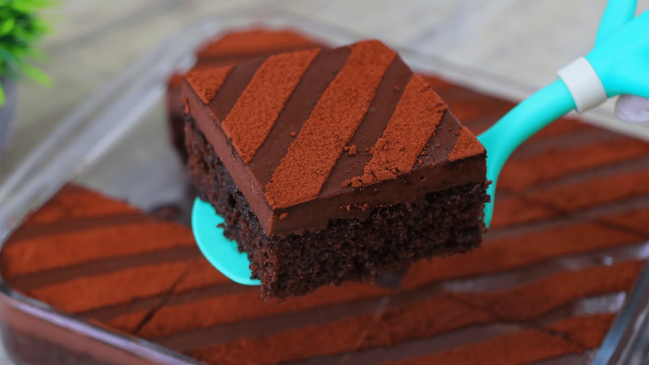 كيكة الشكولاته لذيذه وهشه وخفيفه واقتصاديه بدون قشطه ولا كريمه باسهل واسرع طريقه،chocolate cake