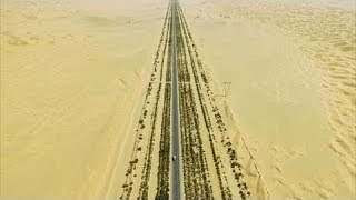 لماذا بني الصينيون 446 كم من طريق سريع في وسط صحراء مهجورة