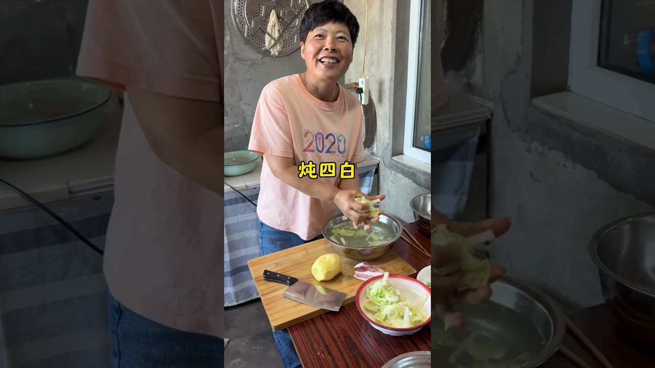 今天和公婆一起打黄豆，满满一大盆够喝一年的豆浆了，晚上婆婆给我们做了炖四白，还有我最爱的可乐鸡翅，真的太开心了。#炖四白 #铁锅炖 #可乐鸡翅 #打黄豆 #东北农村生活 @抖音热点宝