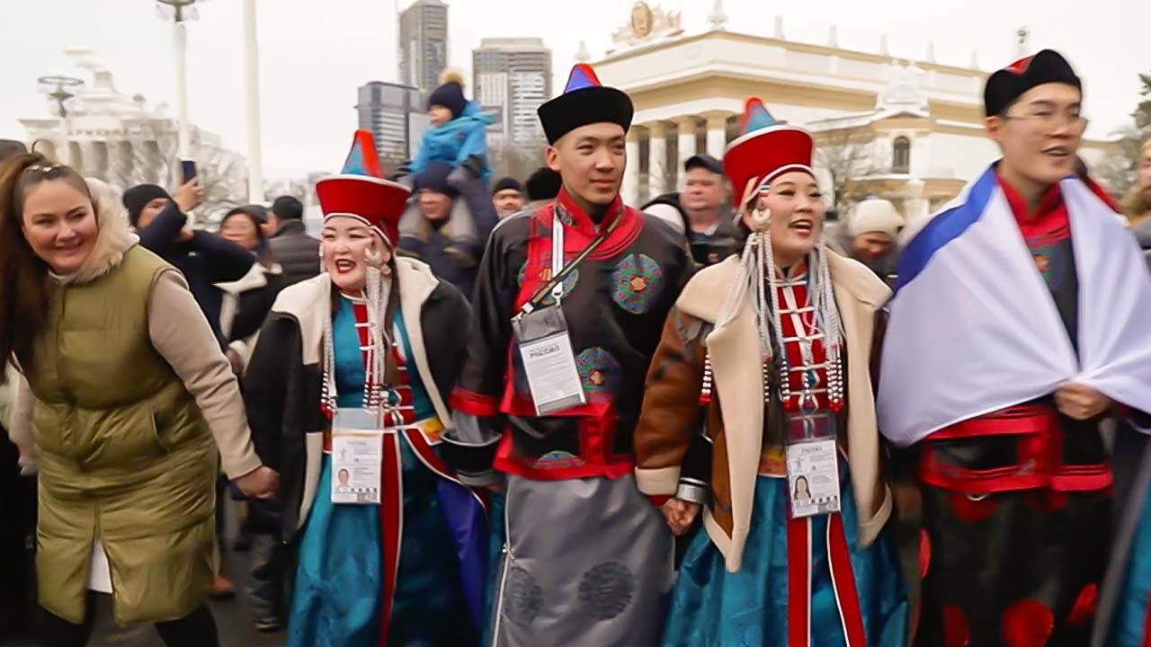 Буддисты Калмыкии, Тувы и Бурятии отмечают праздник Белого Месяца на ВДНХ в Москве