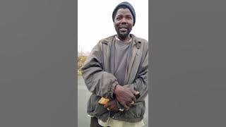 Dr Khehlelezi esiza umuntu ohlala emgwaqeni  (To Donate FNB:62530805631 B.Mzozo)