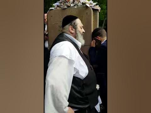 Yidden @ Kever Of Baal Shem Of Michelstadt On Yahrzeit - YouTube