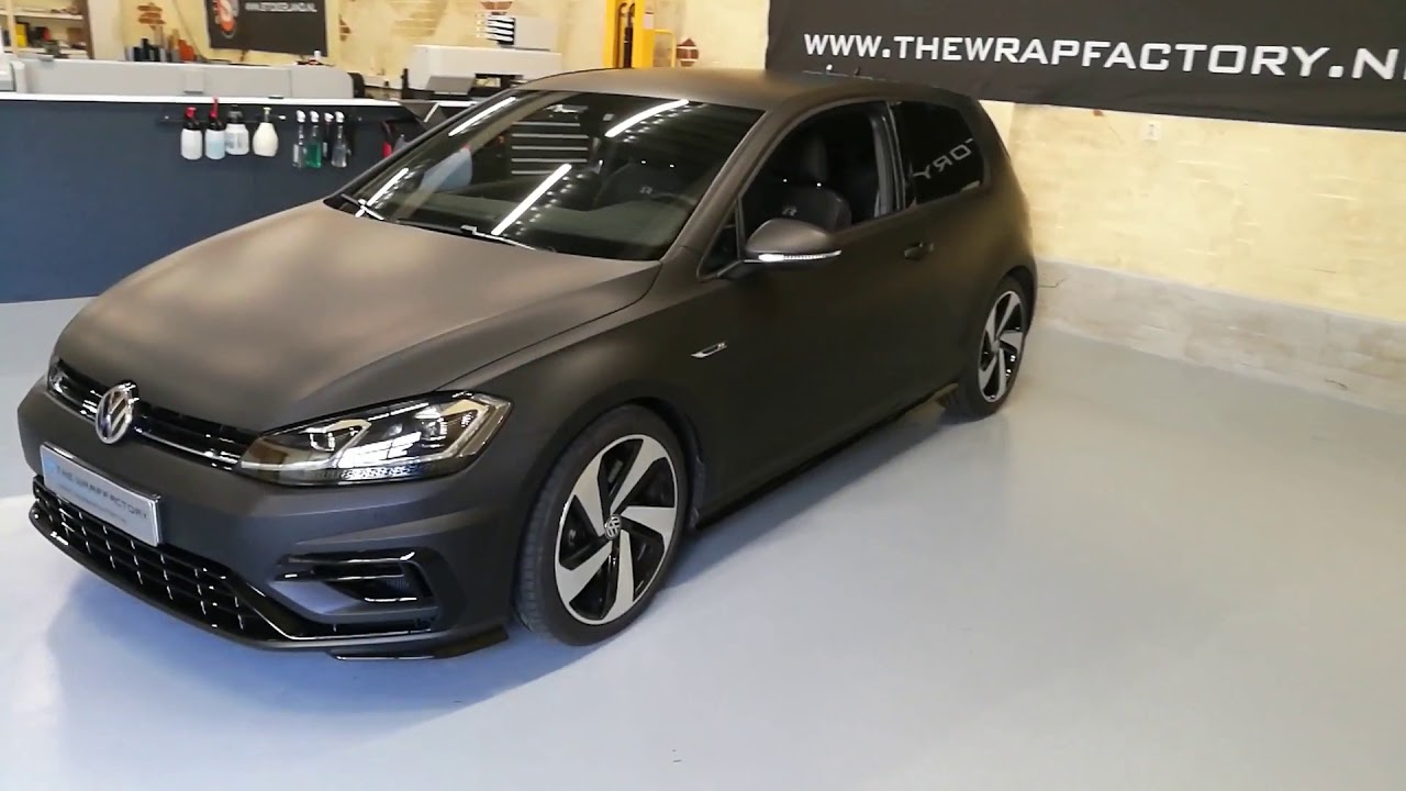 3M Matte Deep Black op een VW Golf 7 R 