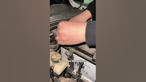 One-step to clear the engine fault light #drivetips #mechanic #driving #diy #cardrivinglessons