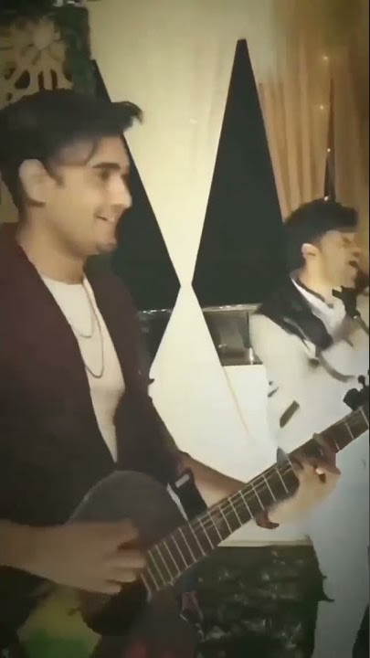 Guru Randhawa singing Shahrukh Khan's famous movie song Mai Yahan hu In melodious voice