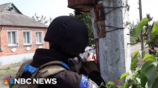 Video shows Ukrainian forces fighting Russian troops on the front line in the Kharkiv region Resimi