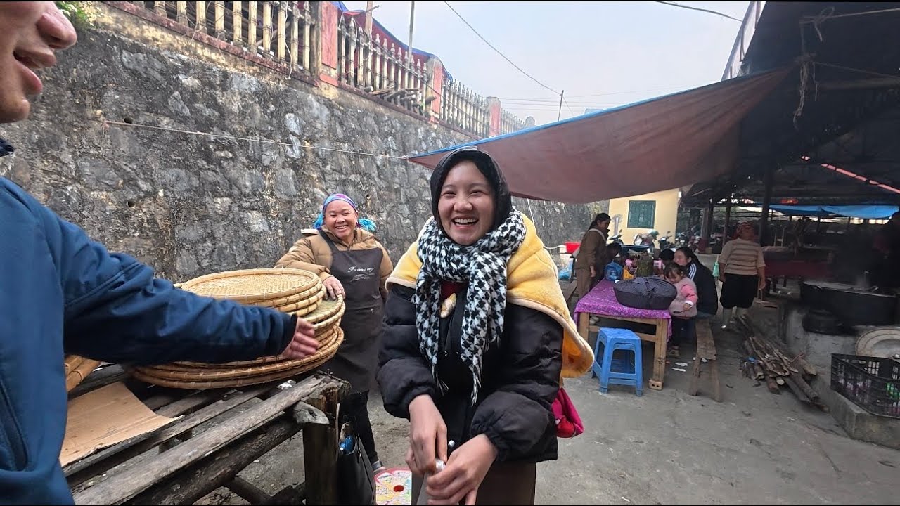 Я угостила девушку, которая шла на рынок с ребенком, мясным ассорти в китайском стиле.