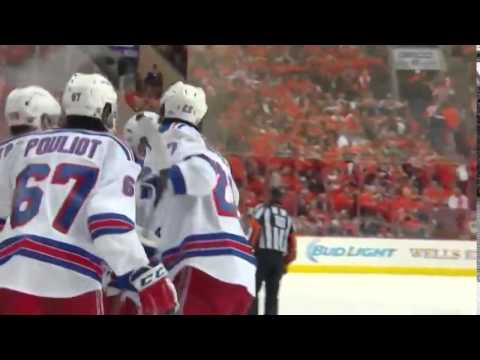 Dan Carcillo gives Flyers fans some love