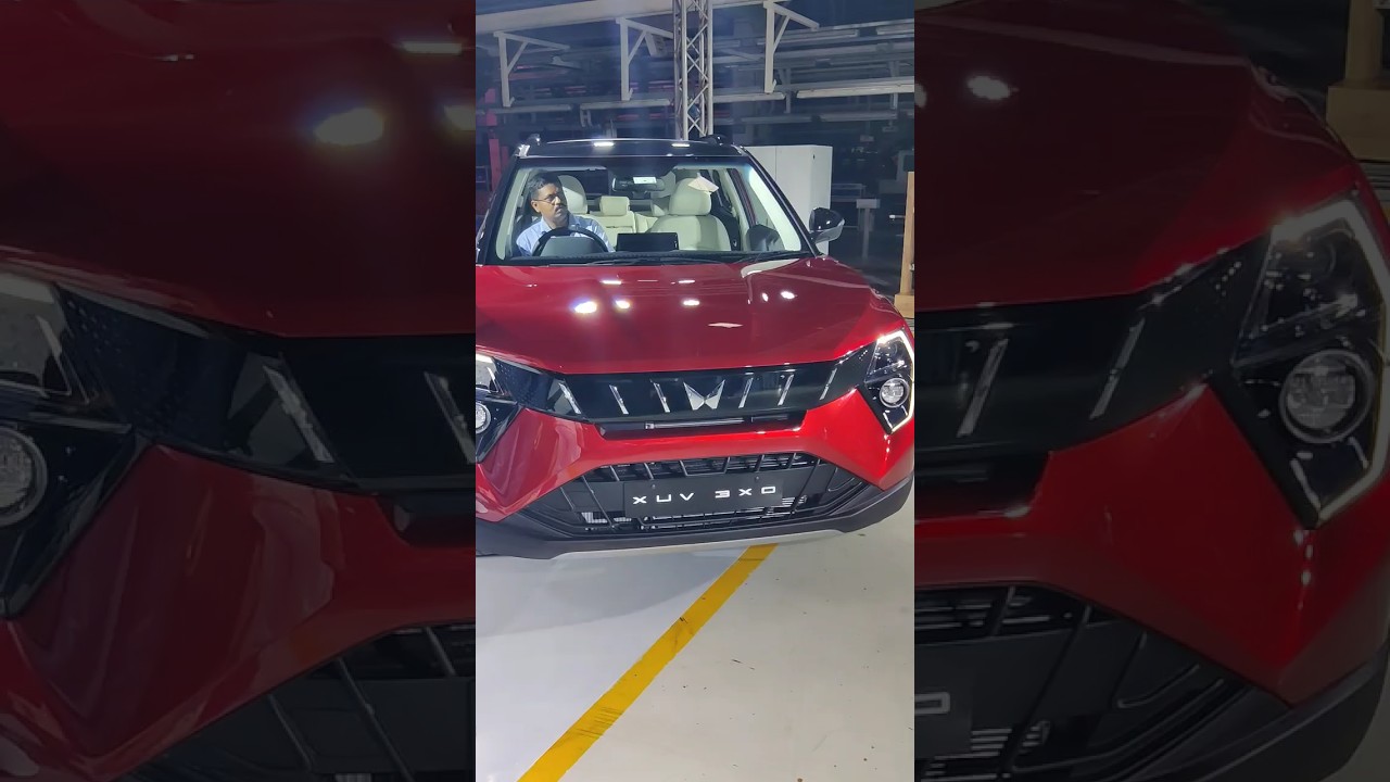 Mahindra XUV 3XO Walkaround - interior, Panoramic Sunroof, Dual Zone Climate control and boot space