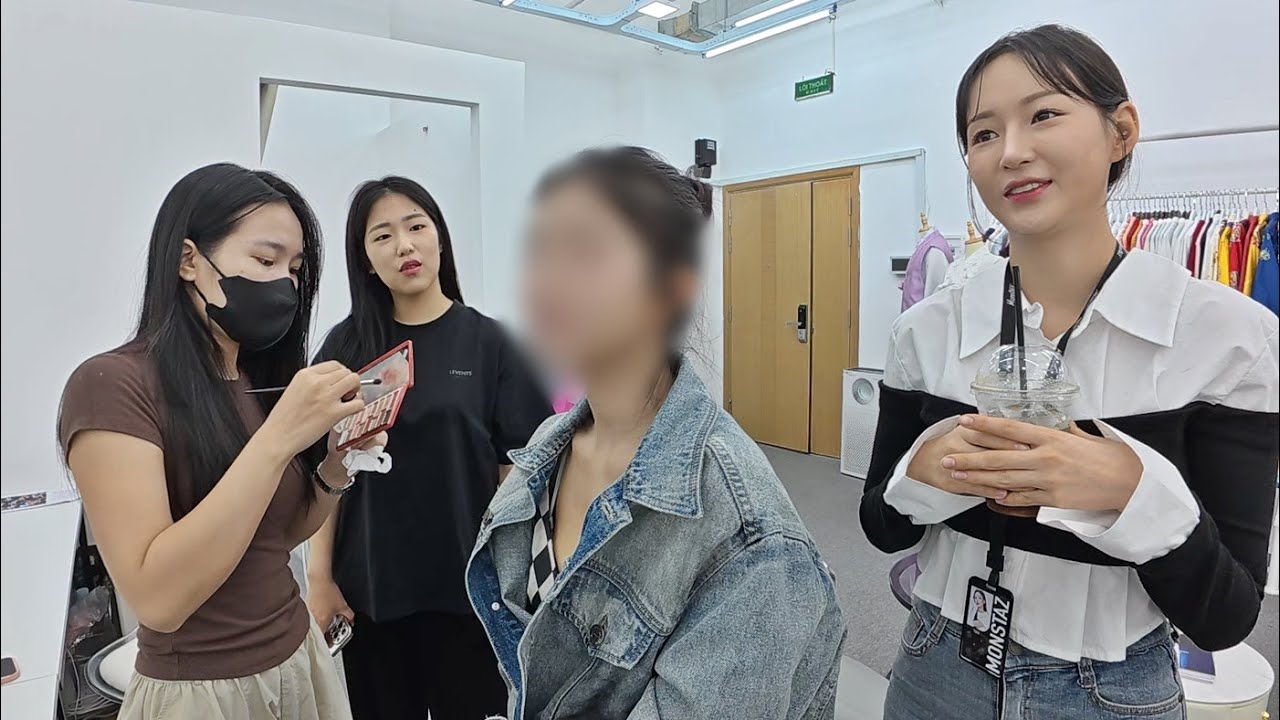 베트남 미모의 모델을 어렵게 섭외했습니다