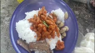 Makan siang disawah bersama mas Romli